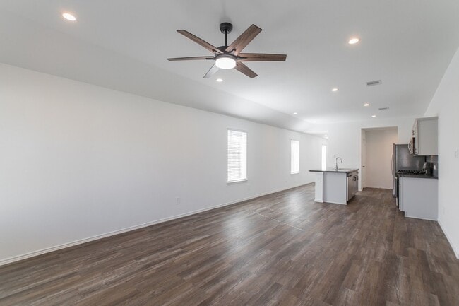 Building Photo - 24314 Pebble Cres Ln