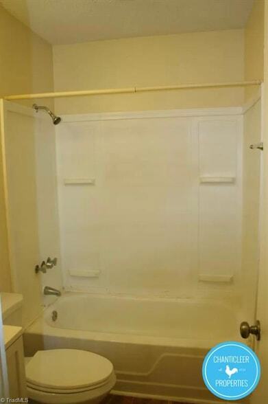 Building Photo - 115 Florence St