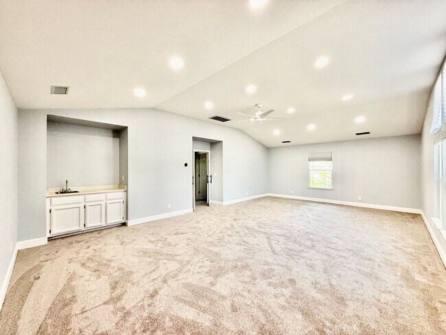 Building Photo - Large 2 story home available immediately
