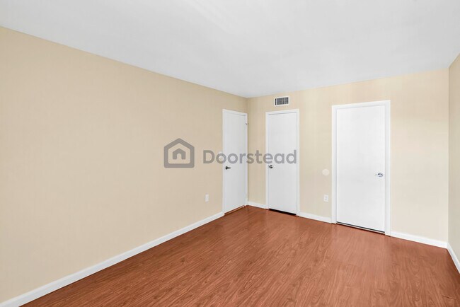 Building Photo - 4172 Inverrary Dr