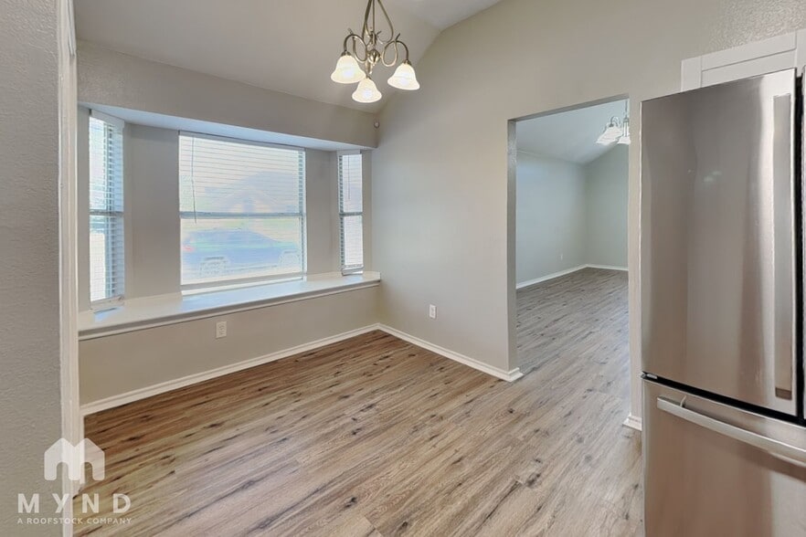Building Photo - 2526 Sunset Dr