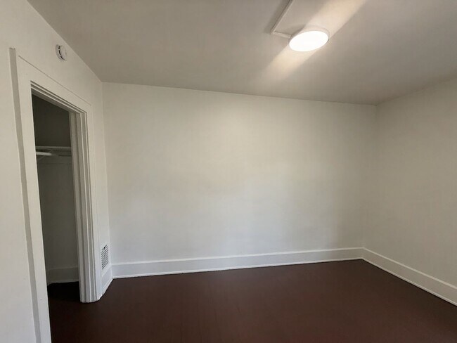 Building Photo - 724 S Linden Ave