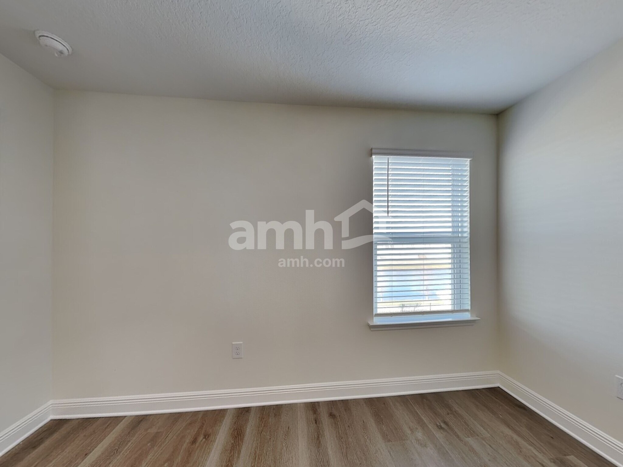 Building Photo - 5928 Sycamore Pl St