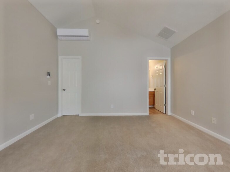 Building Photo - 1960 Lexington Ln