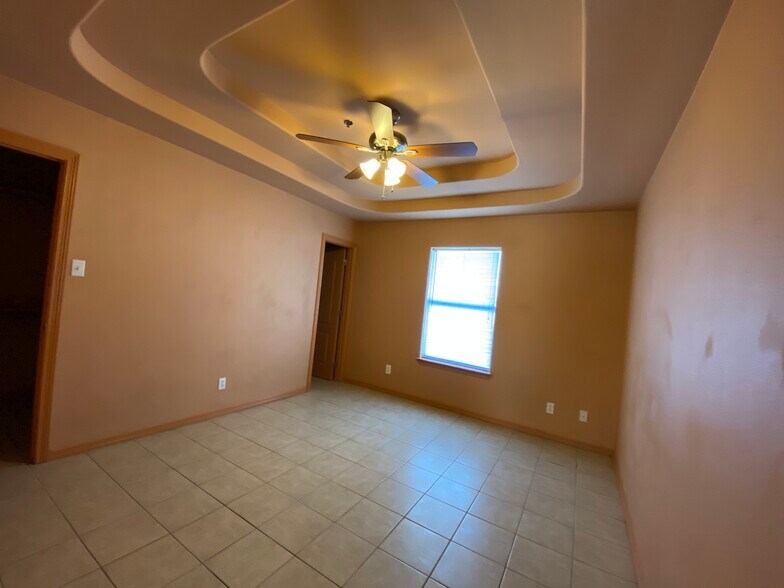 Building Photo - 1306 W Fig Ave