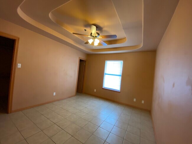 Building Photo - 1306 W Fig Ave