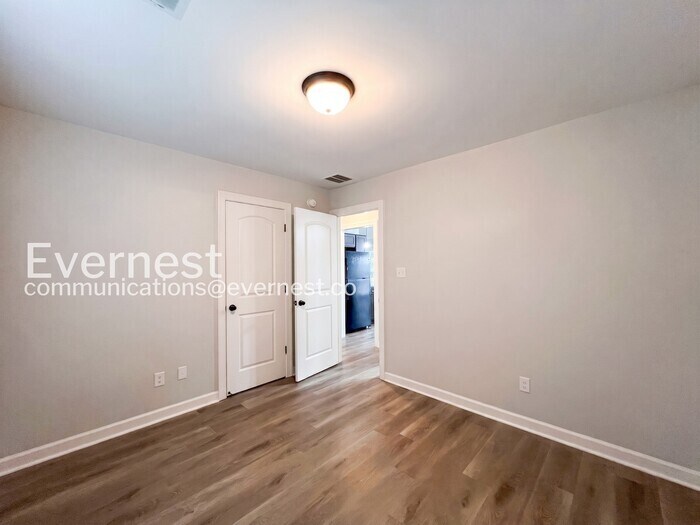 Building Photo - 8843 Smith Ranch Dr