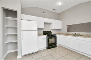 Building Photo - 12811 Glen Hollow Dr