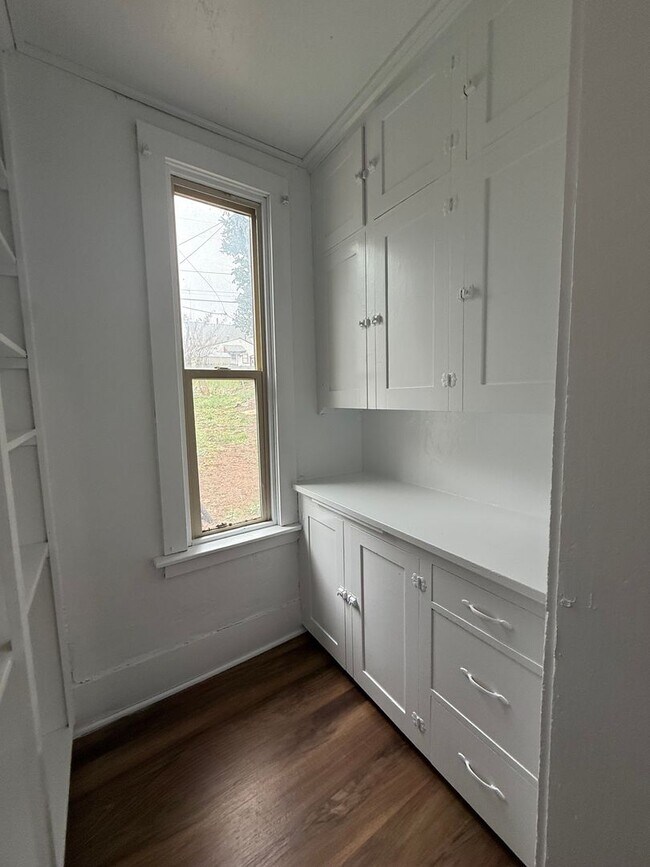 Building Photo - 227-229 S Washington