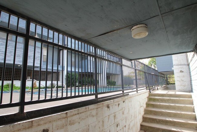 Building Photo - 915 NW 7th St