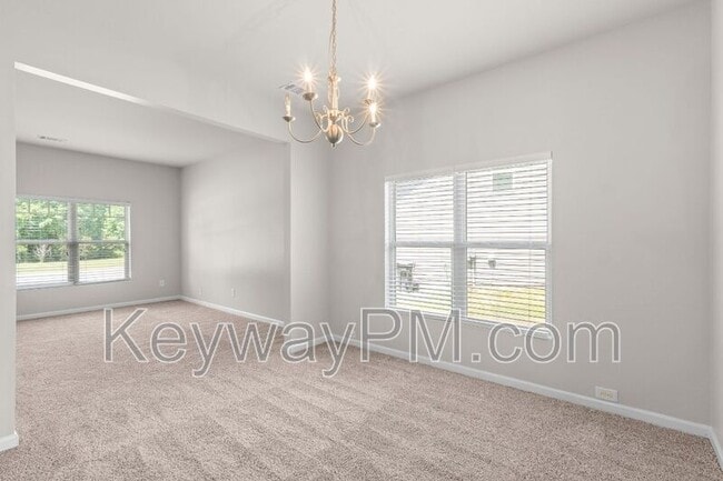 Building Photo - 3013 Spring Creek Dr