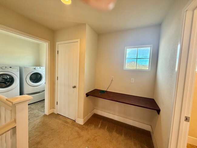 Building Photo - Hollister-Beautifully Updated 4BD/3BA Home with Garden Backyard in Prime Hollister Location