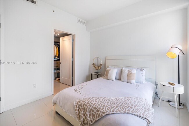 Building Photo - 601 NE 27th St