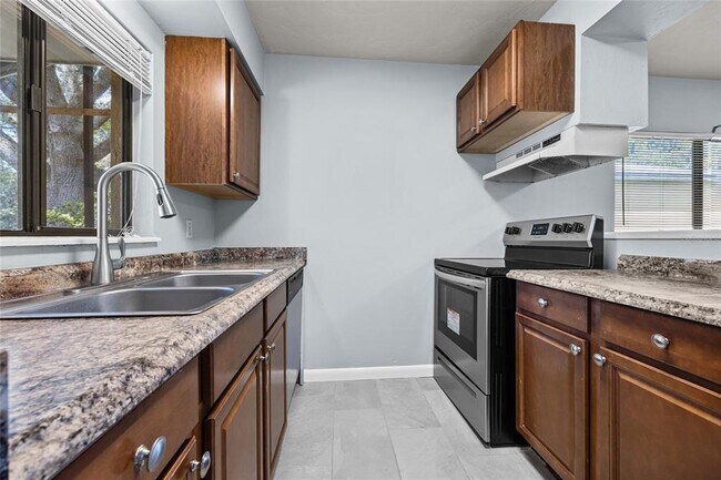 Building Photo - 611 SW 3rd St