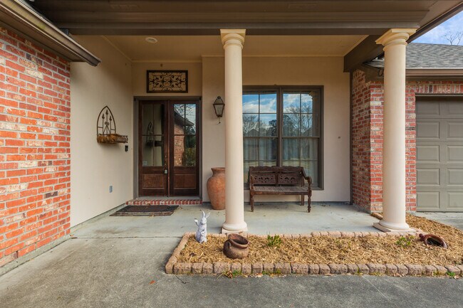 Building Photo - 106 Sandhurst Dr