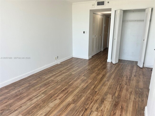 Building Photo - 7601 E Treasure Dr