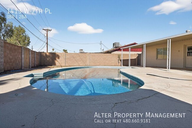 Building Photo - 1413 W 7th Pl