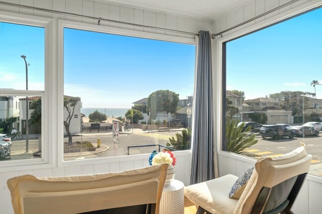 Building Photo - 2464 Hermosa Ave