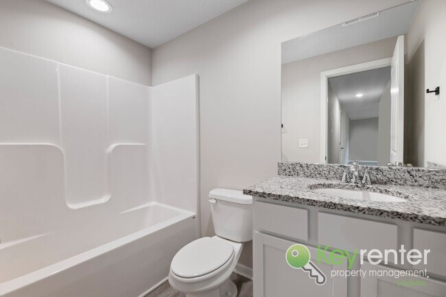 Building Photo - 5 Bedroom 3 Bath Home close to schools and shopping!