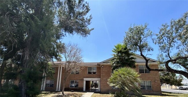 Primary Photo - 10 E Walnut Ave