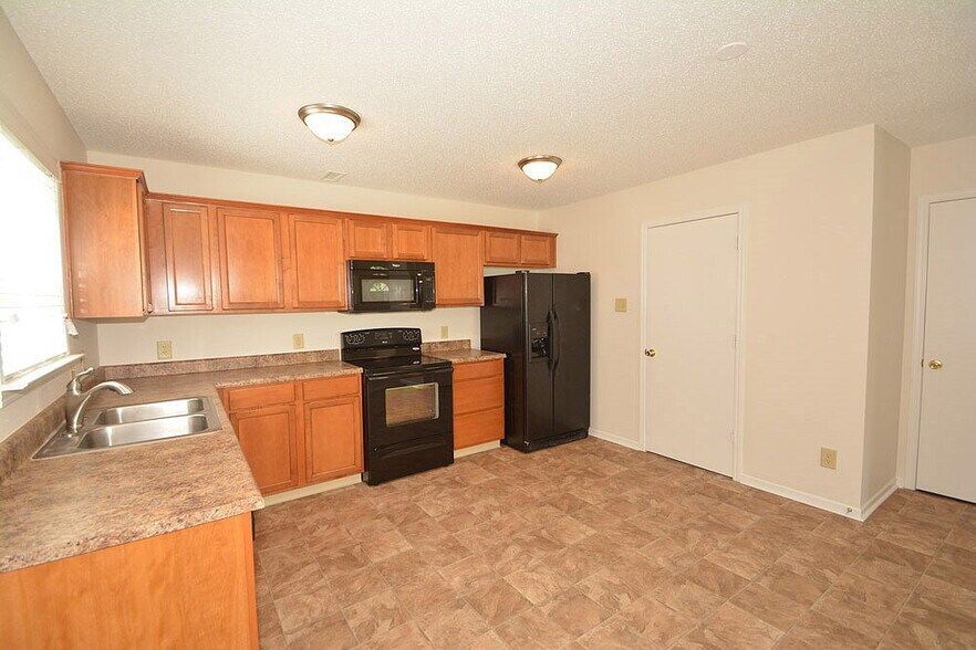 Building Photo - 12162 Maize Dr