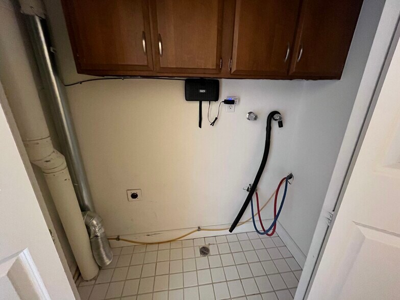 Laundry - 245 Cherry Hill Dr