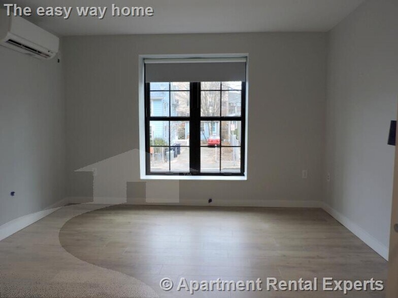 Building Photo - 10 Soden St