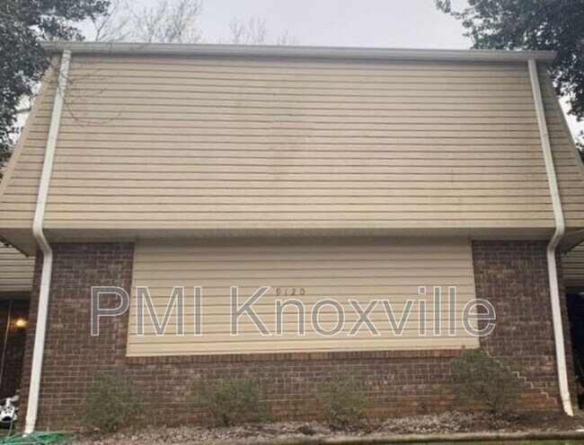 Building Photo - 9120 Woodpark Ln NW