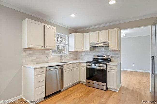 Building Photo - 33533 Rhonswood St