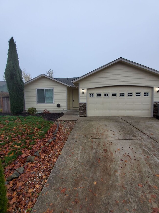 Primary Photo - 3 Bedroom, 2 Bathroom Home with a 2 Car Ga...