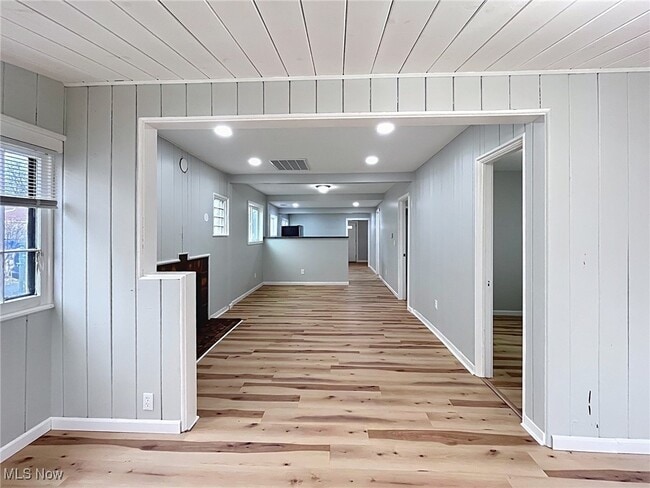 Building Photo - 38599 Plains Ct