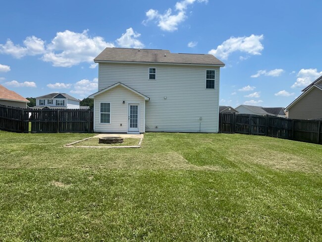 Building Photo - Charming 3 Bed Raeford Home with Fenced Yard
