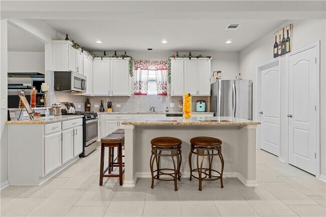 Building Photo - 8048 Bassano Dr