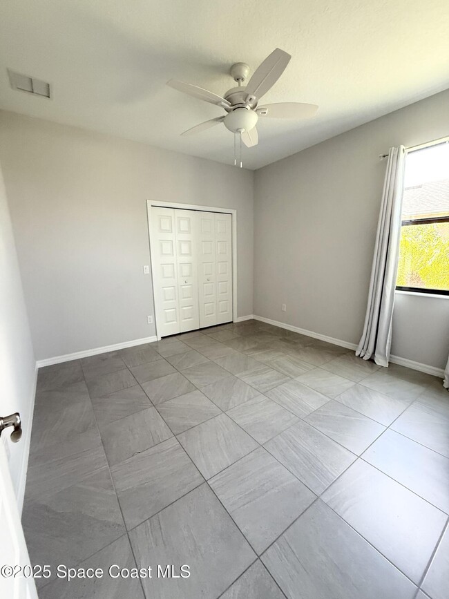 Building Photo - 8032 Mocan Ct