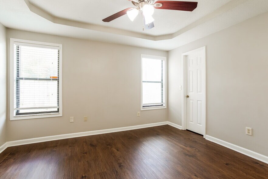 Building Photo - 641 Charles Pinckney St