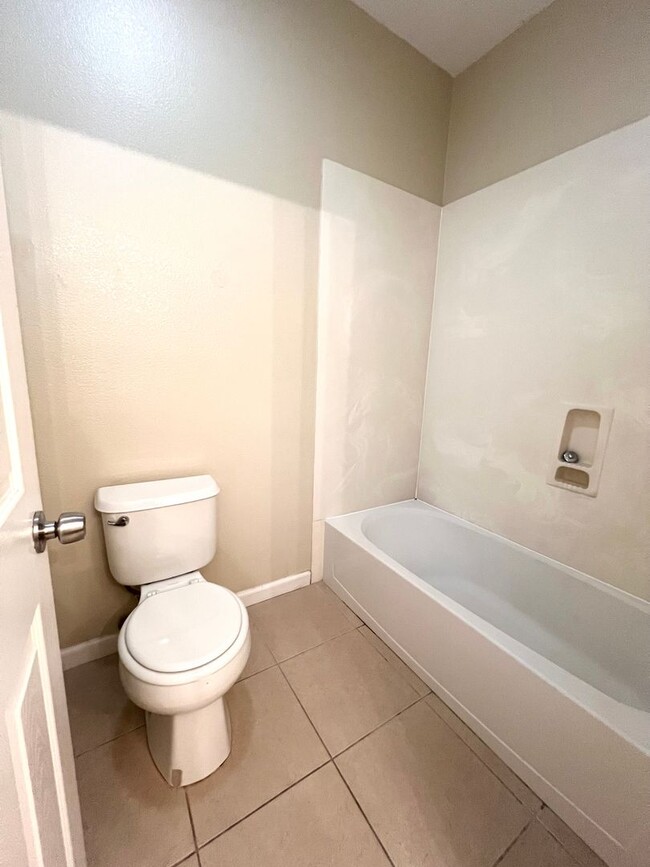 Building Photo - Modesto: $2529  3 bedroom 2.5 bath well ma...