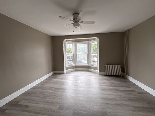 Building Photo - 4 Bedroom House Parking York City
