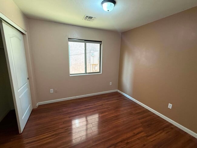 Building Photo - 8370 S Hunnic Dr