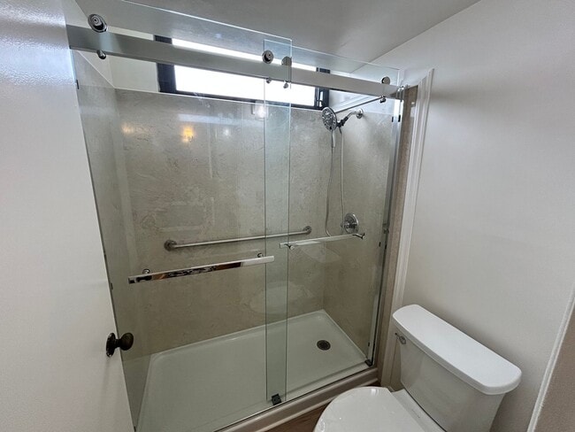 Building Photo - 2-bedroom - Pearlridge Convenience