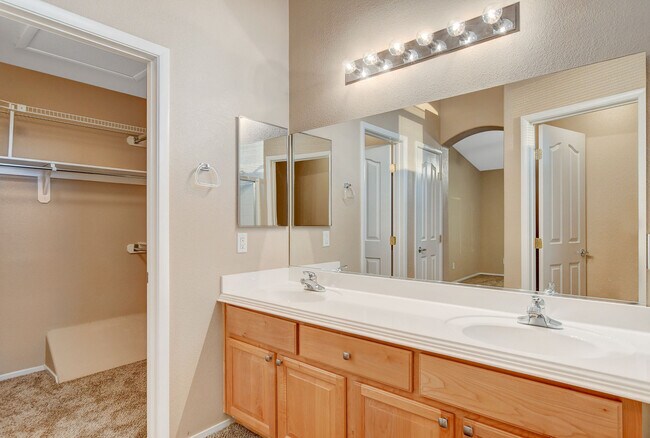 Building Photo - 6733 Lookout Lodge Ln