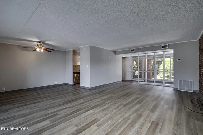 Building Photo - 400 Dublin Dr