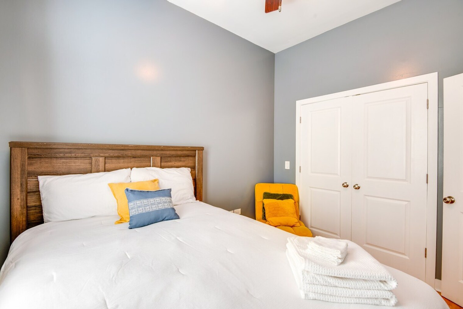 Building Photo - 4241 S Langley Ave