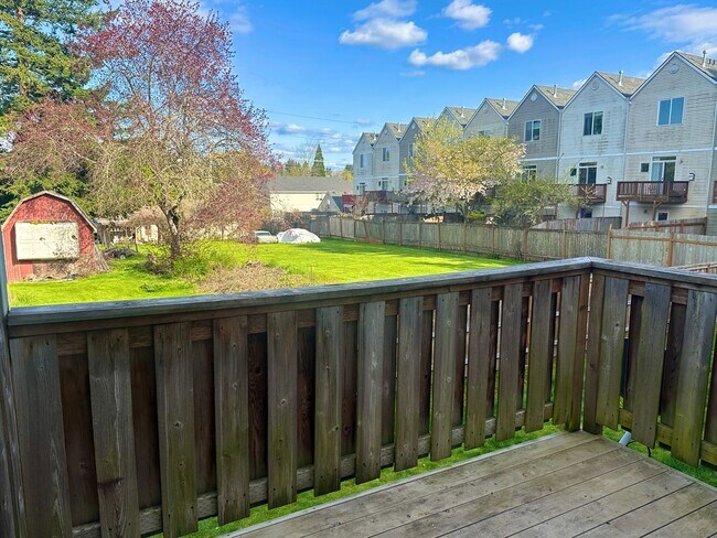 Building Photo - *HALF OFF first full month of rent!* Darli...