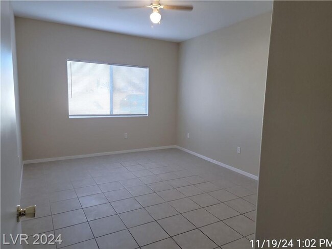 Building Photo - SUNRISE MANOR 1ST FLOOR UNIT IN GATED COMM...