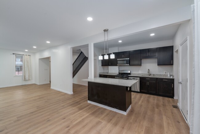 Building Photo - 5117 Queensberry Ave