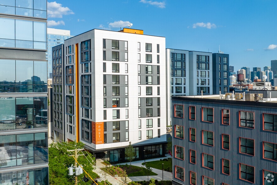 Building Photo - Post Chicago