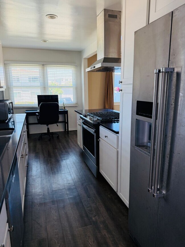 Building Photo - Amazing Cottage Style Home with Ocean Views Only Steps to the Beach in South Redondo!