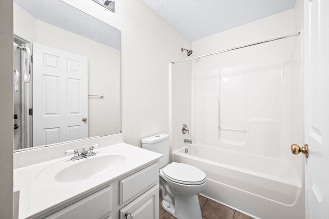 Building Photo - Awesome 4BE-Office/Bonus Room/ 2BA Home in...