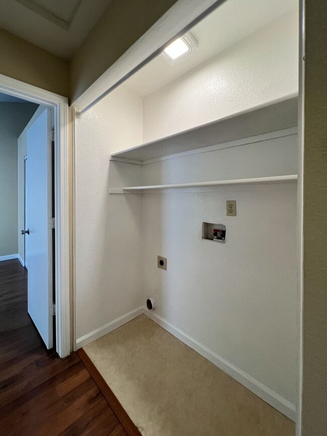 Building Photo - Two Bedroom Napa Condo