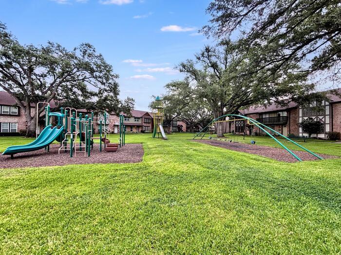 Building Photo - 2206 Shadowdale Dr